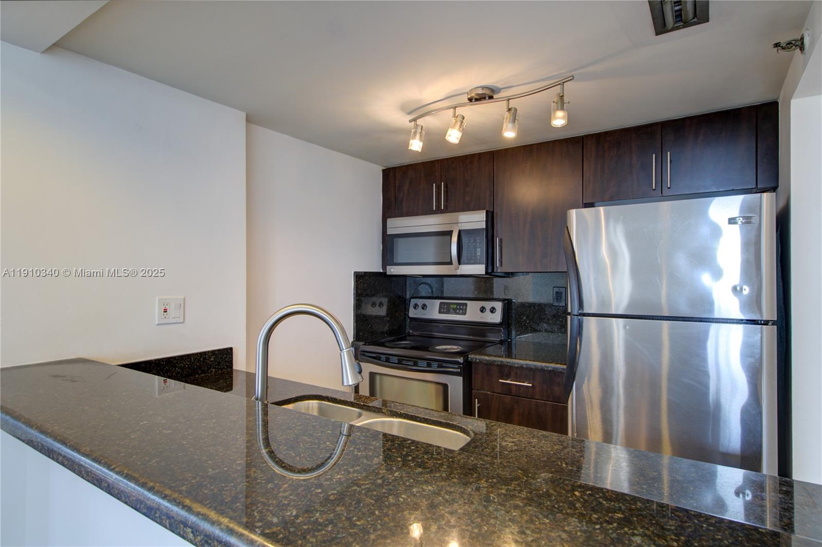 MADISON DOWNTOWN CONDO - Residential Lease