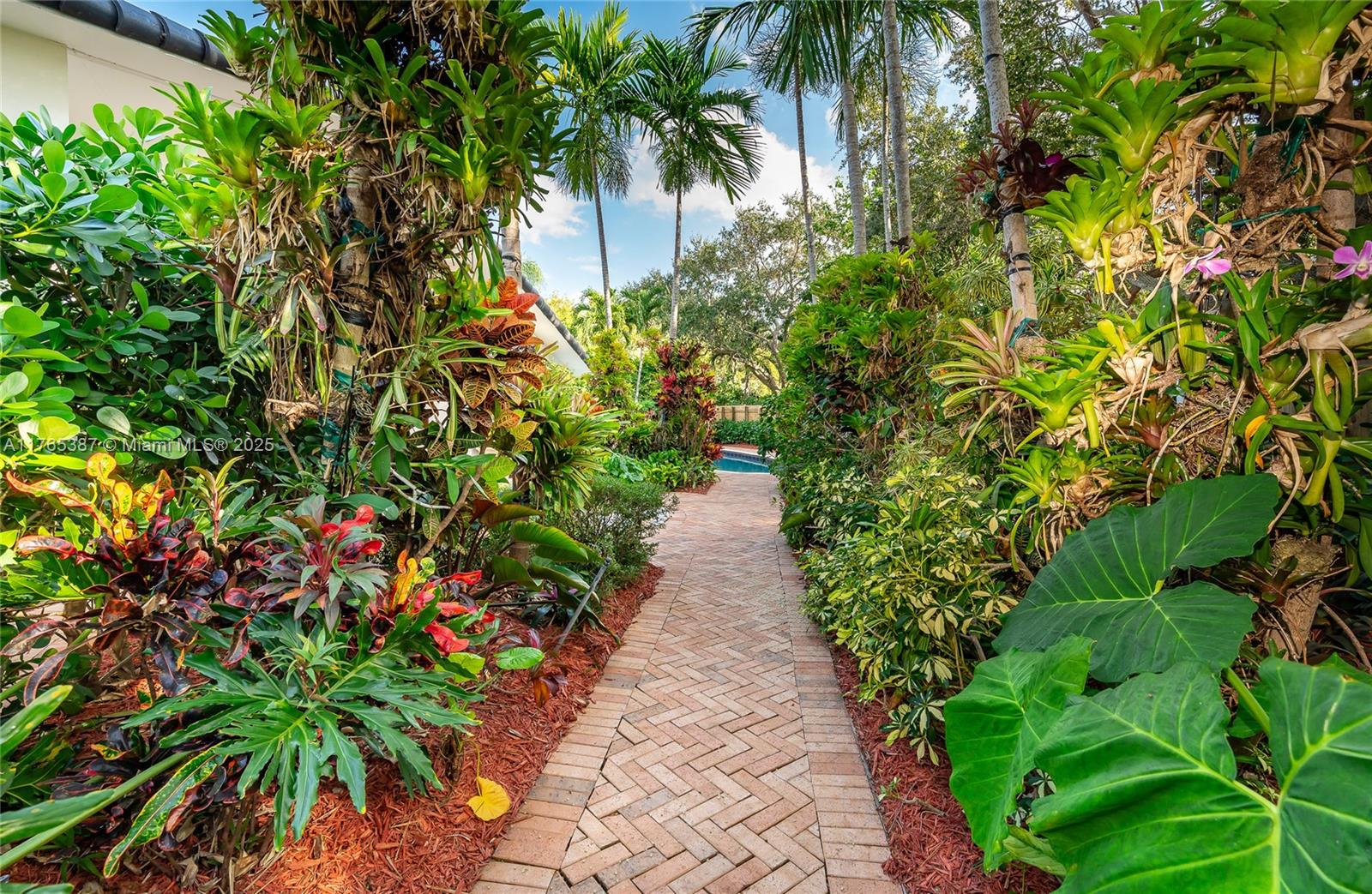 TROPICAL ISLE HOMES SUB 4 - Residential