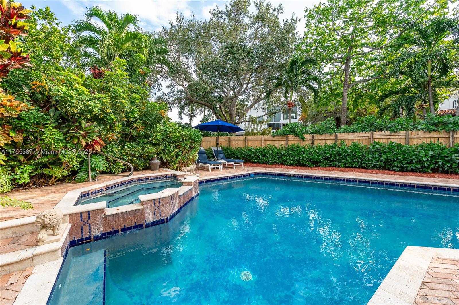 TROPICAL ISLE HOMES SUB 4 - Residential