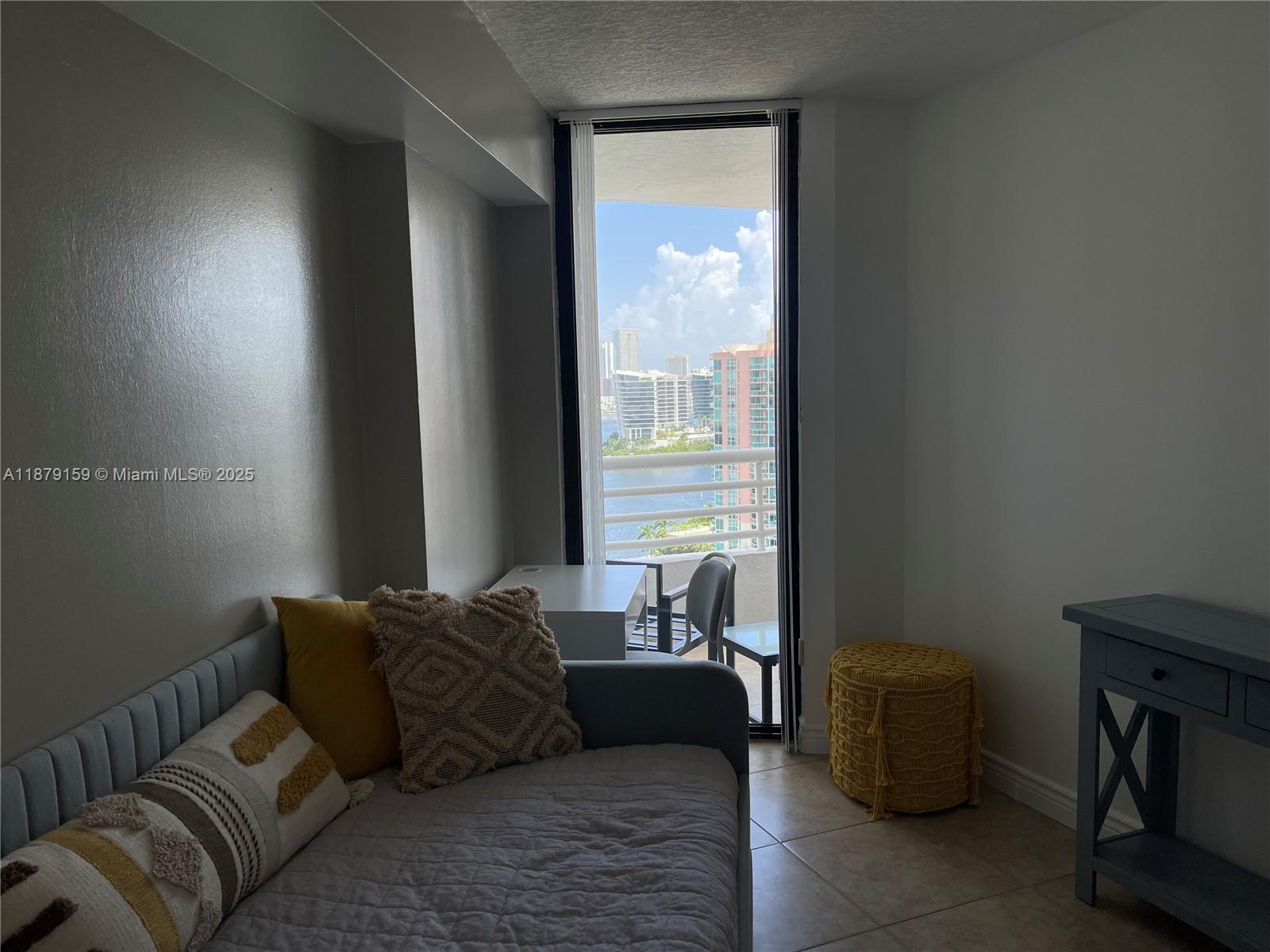 PARC CENTRAL AVENTURA EAS - Residential Lease