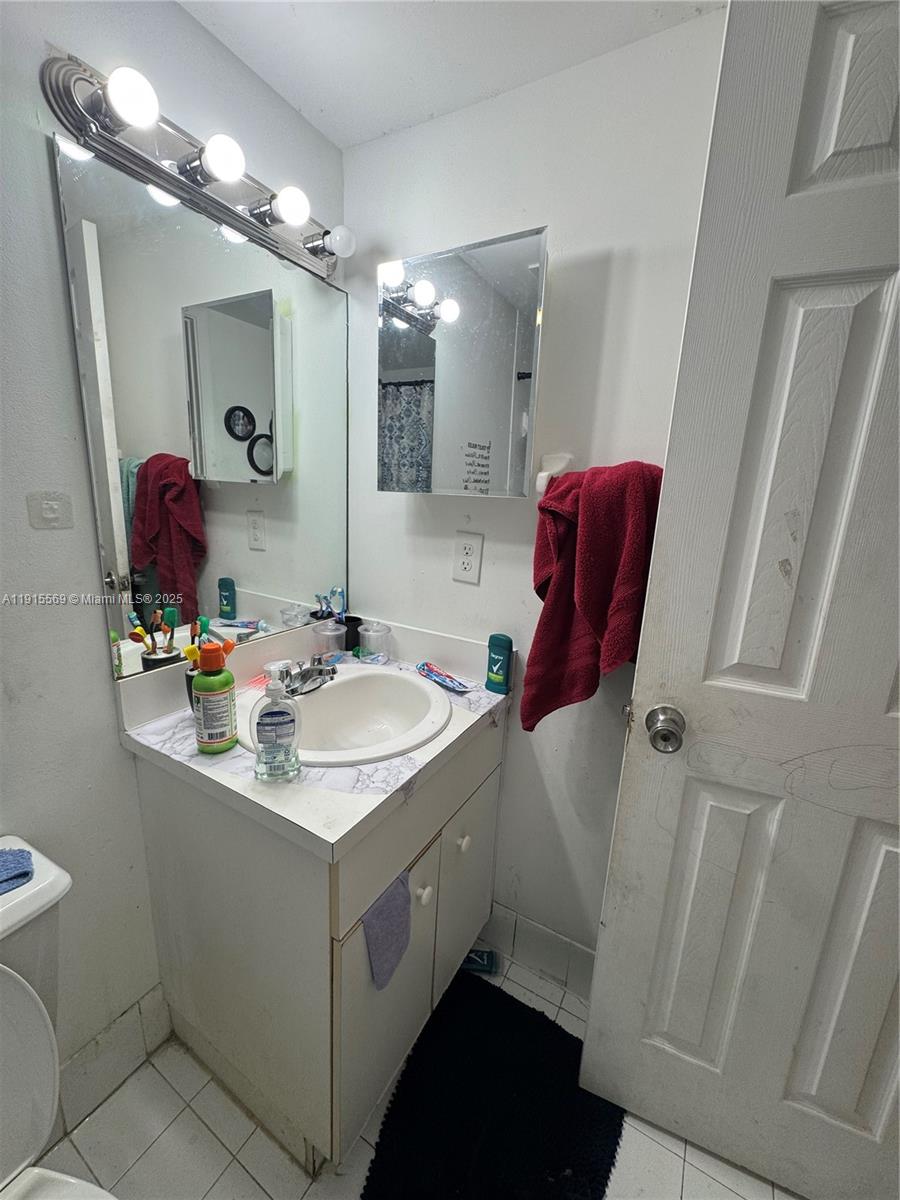 VILLAS AT CIRCLES EDGE CO - Residential