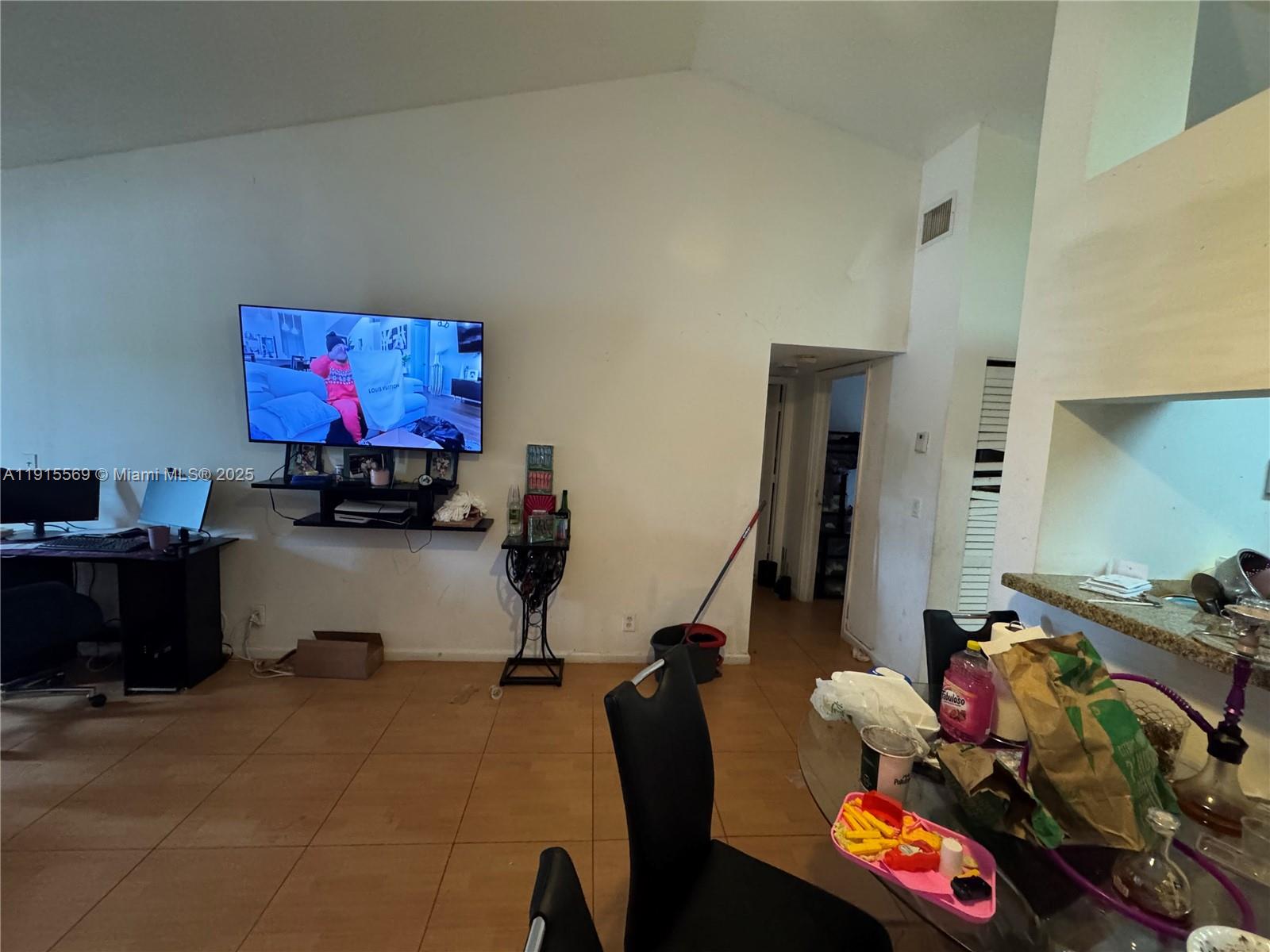 VILLAS AT CIRCLES EDGE CO - Residential