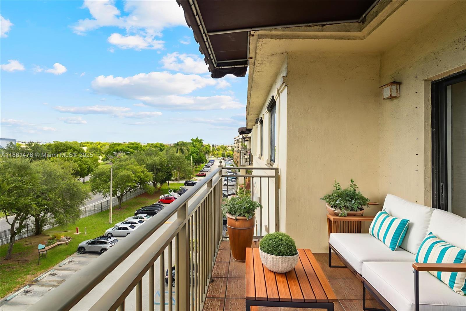 KEYSTONE COURTS CONDO - Residential