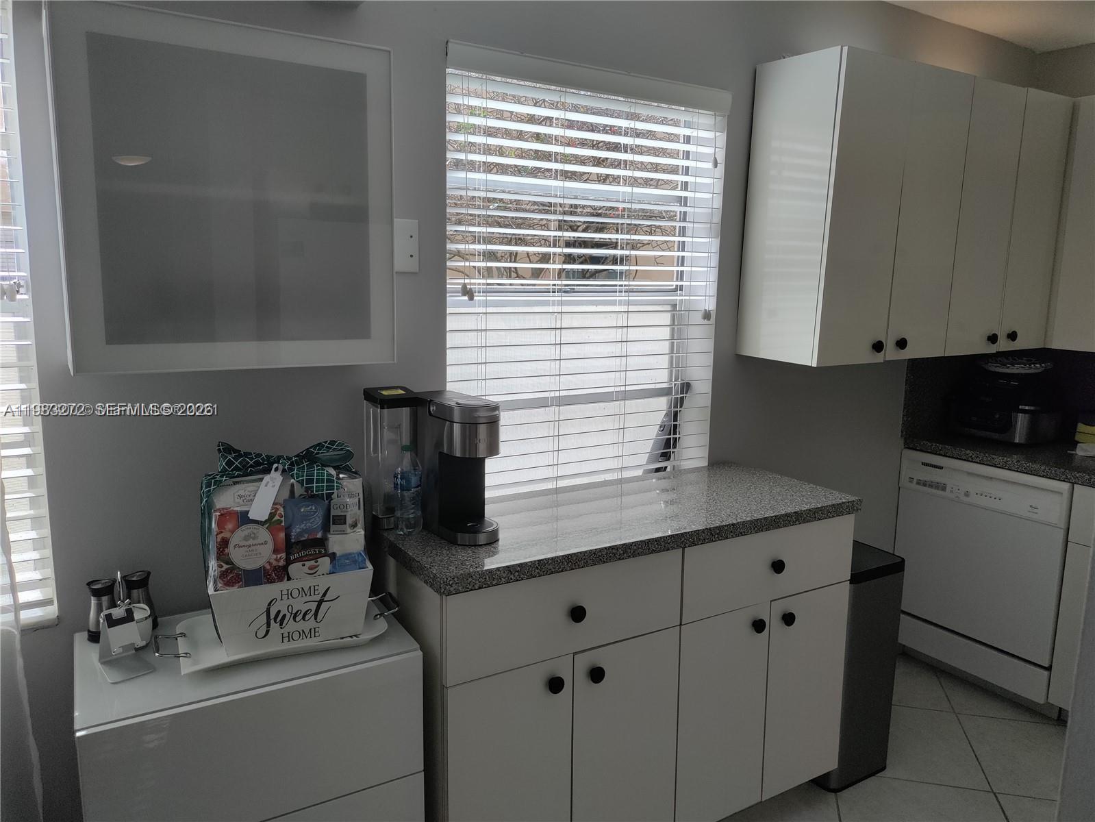 KINGS POINT FLANDERS COND - Residential Lease