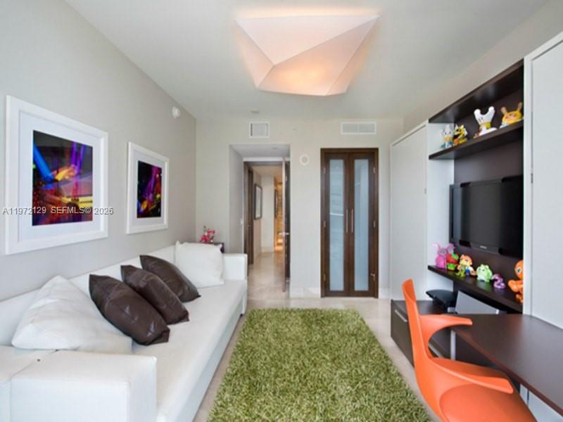 MEI CONDO - Residential