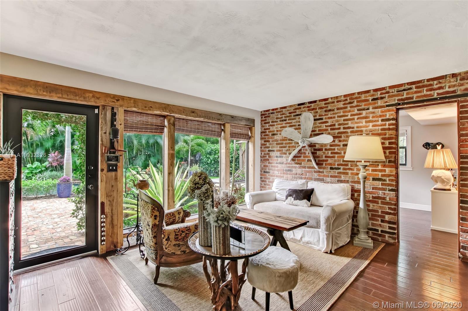 PALM POINT - Residential