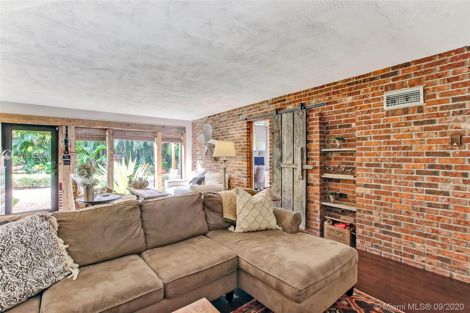 PALM POINT - Residential