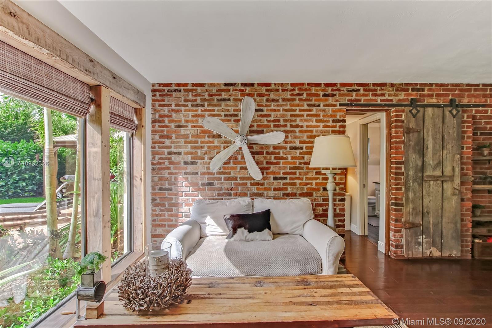 PALM POINT - Residential