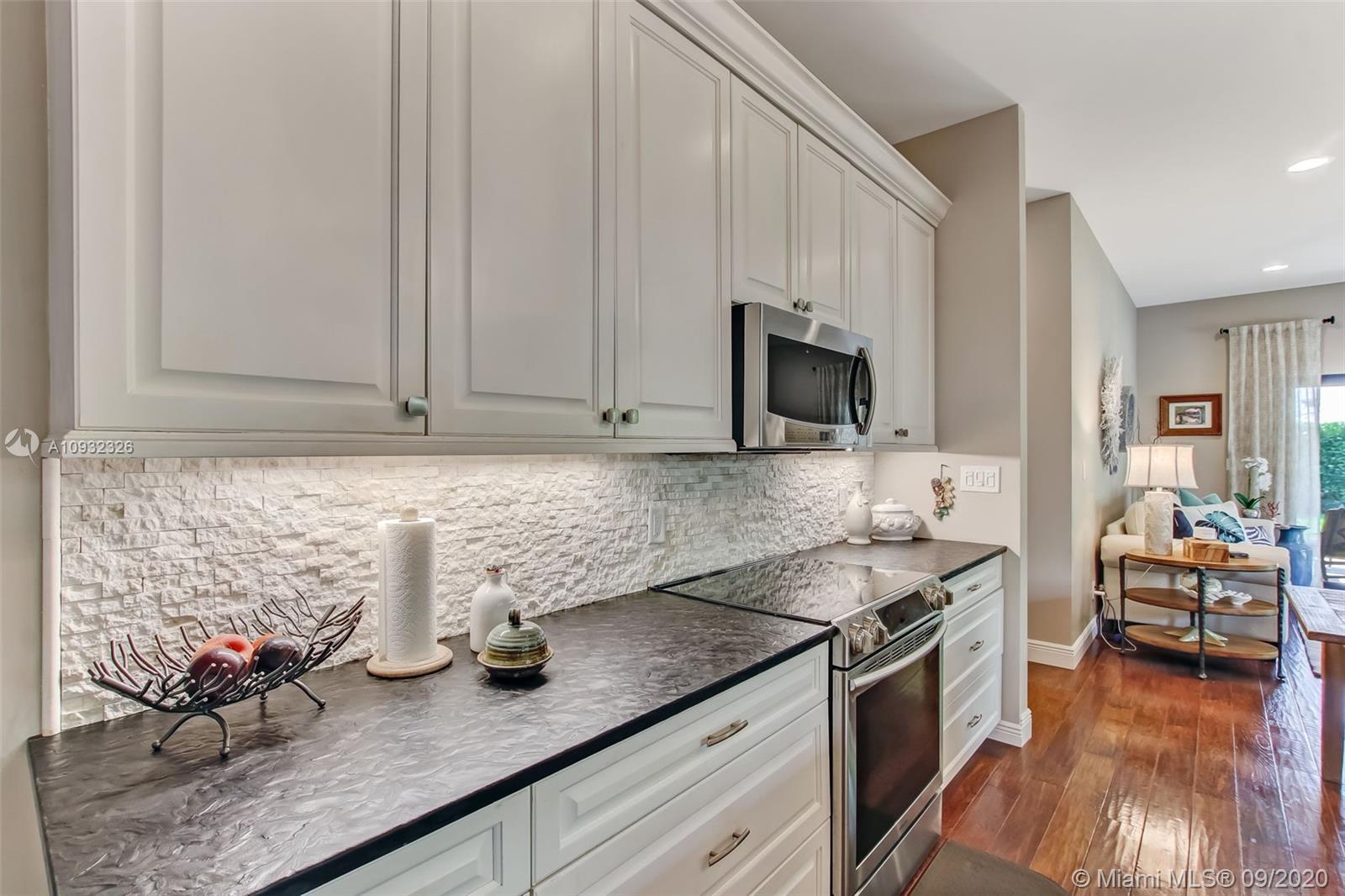 PALM POINT - Residential