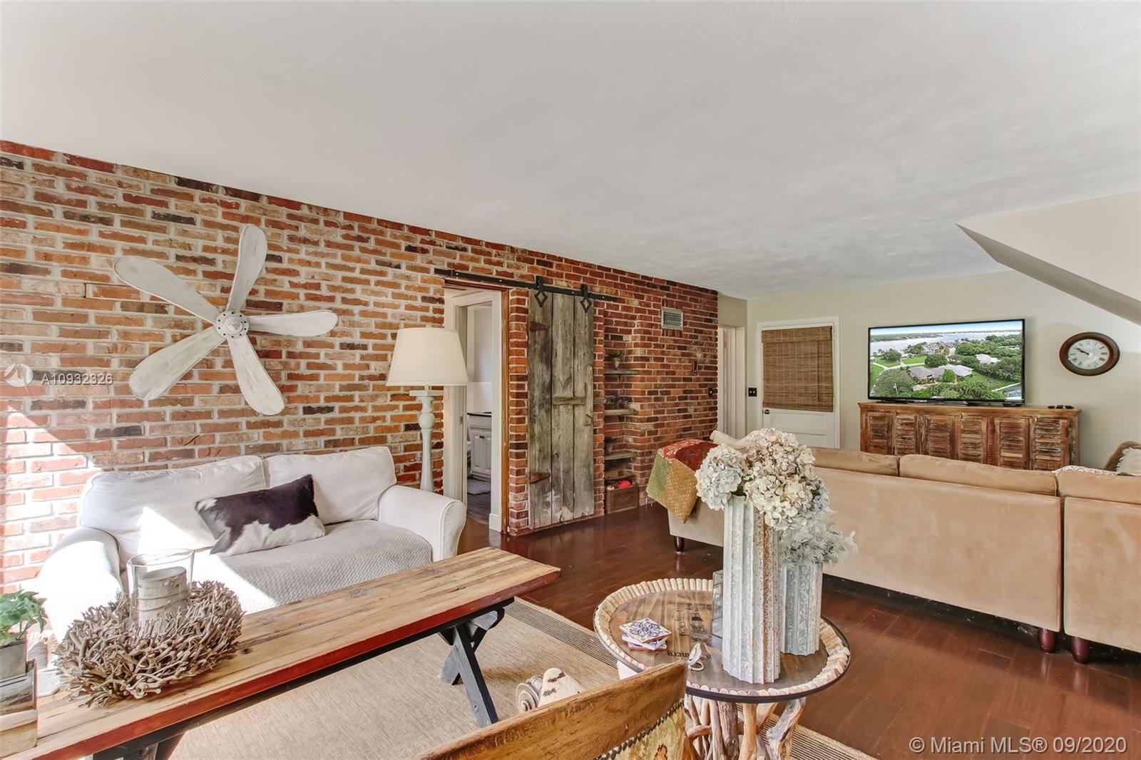 PALM POINT - Residential