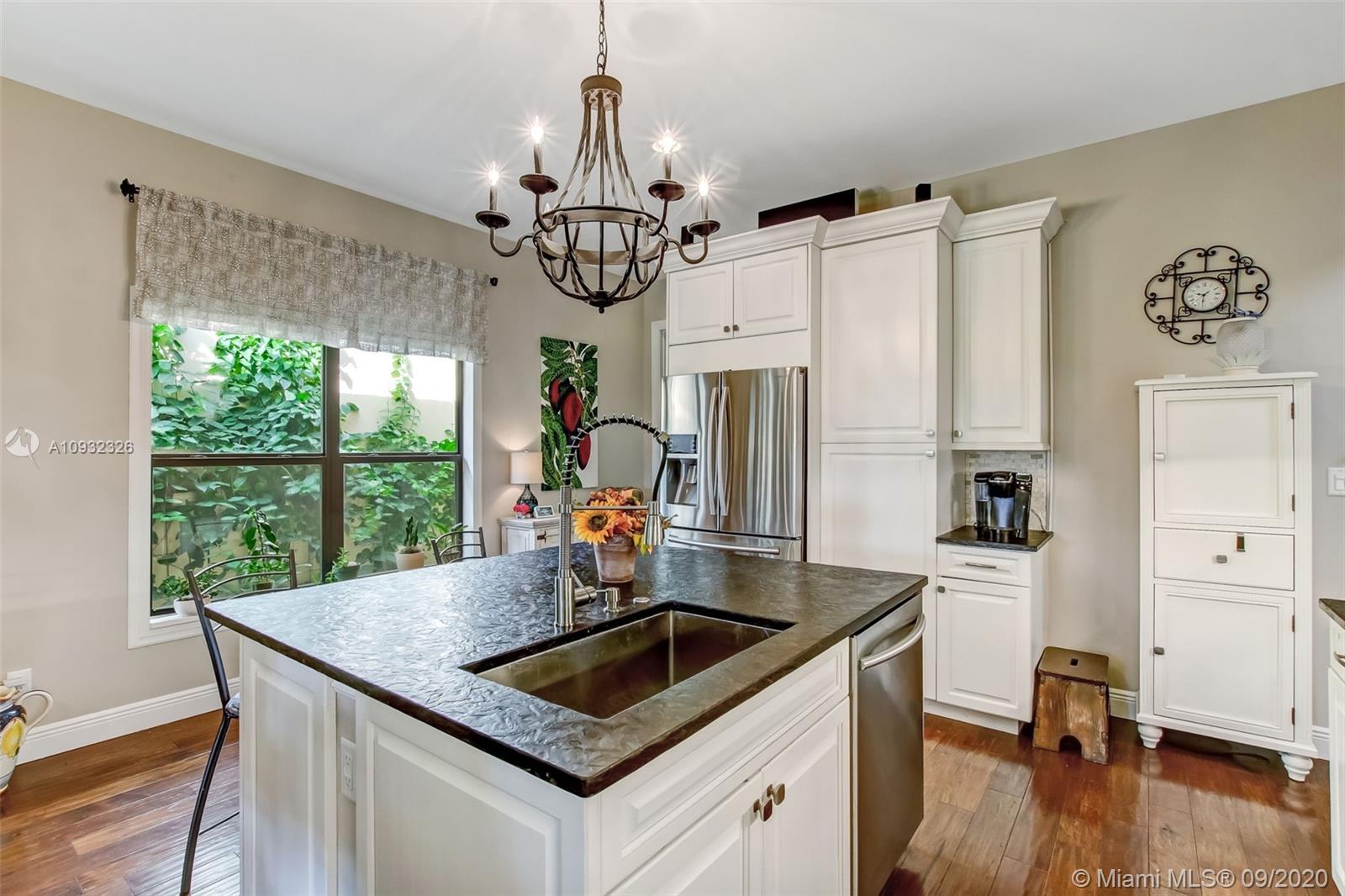 PALM POINT - Residential