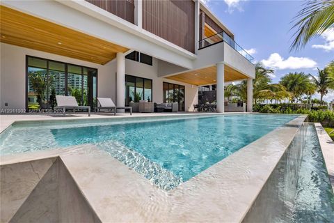 Tiny photo for 2006 NE 124th St, North Miami, FL 33181 (MLS # A12011302)