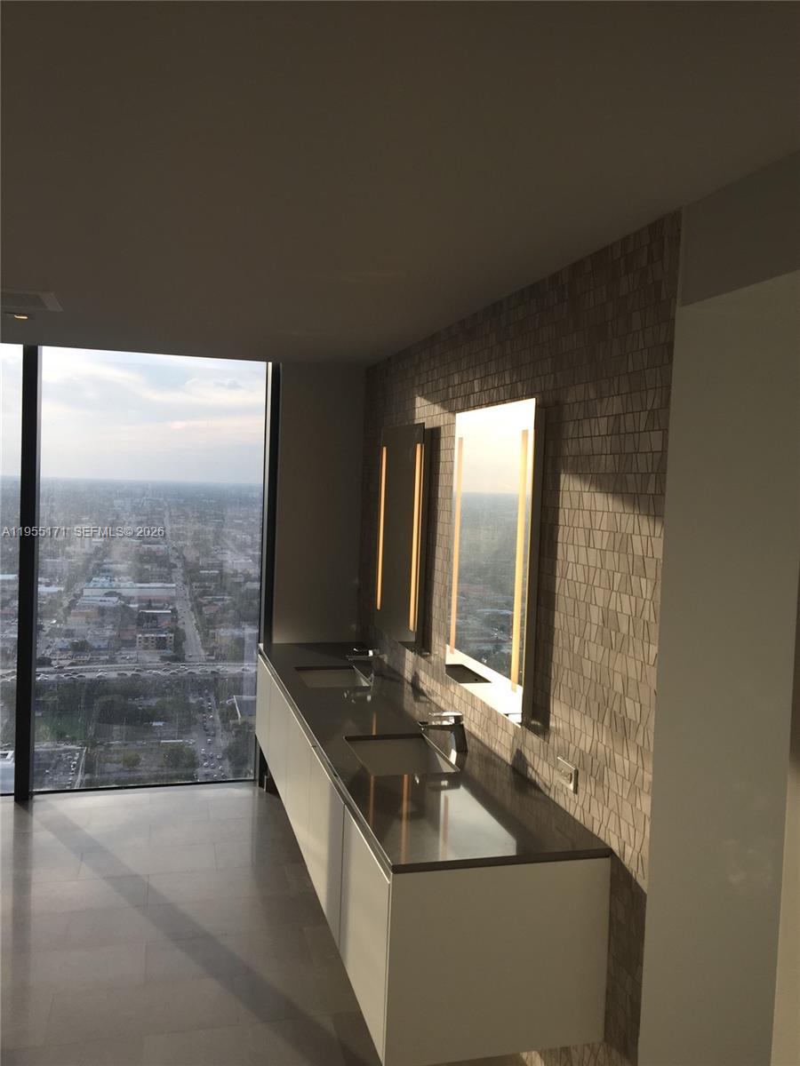 RISE CONDO - Residential