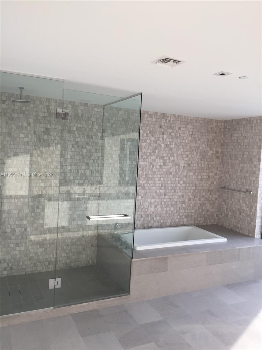 RISE CONDO - Residential