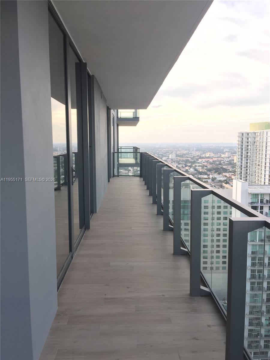 RISE CONDO - Residential
