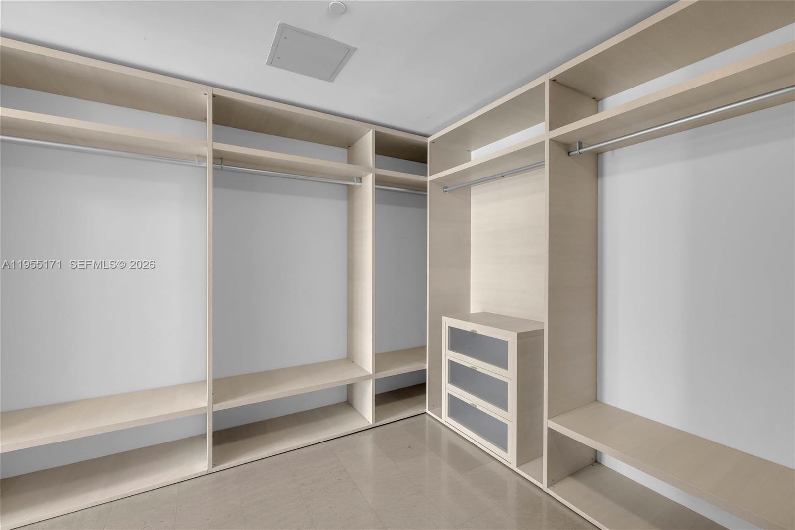 RISE CONDO - Residential