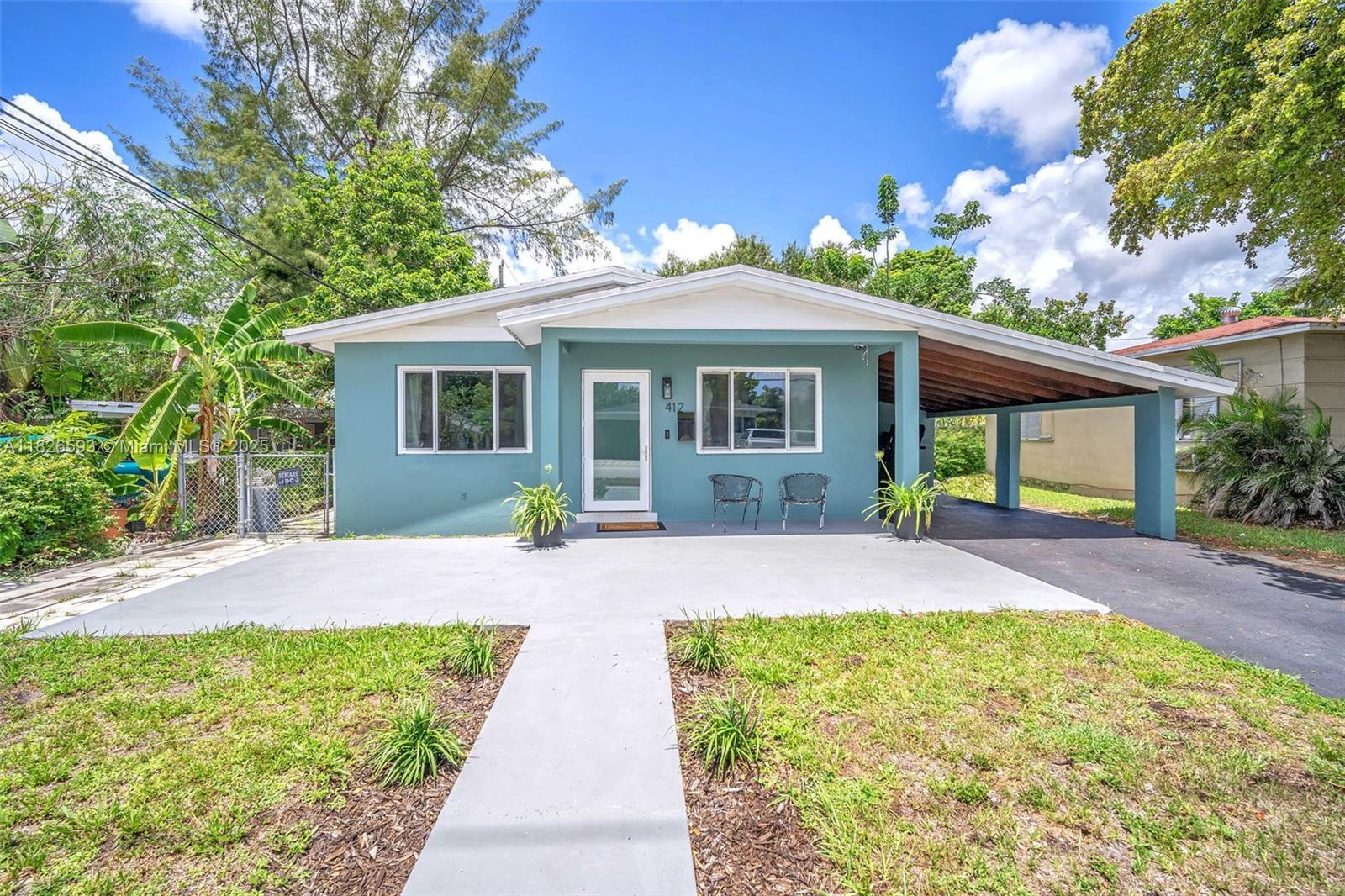 HOLLYWOOD LITTLE RANCHES - Residential