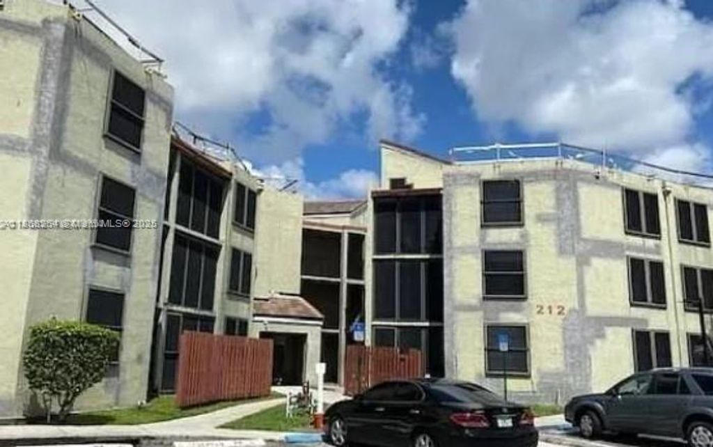 Photo of 212 Lake Pointe Dr #205, Oakland Park, FL 33309 (MLS # A11868264)