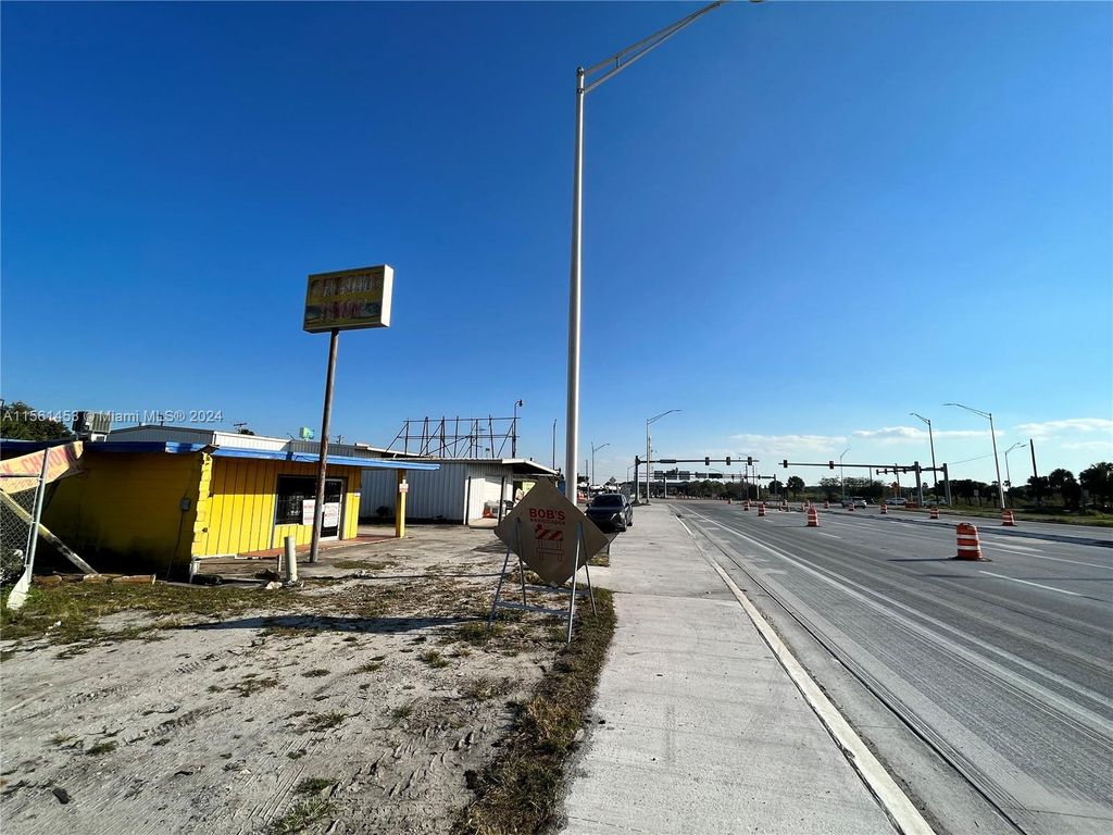 Photo of 2860 S Kings Hwy, Fort Pierce, FL 34945 (MLS # A11561453)