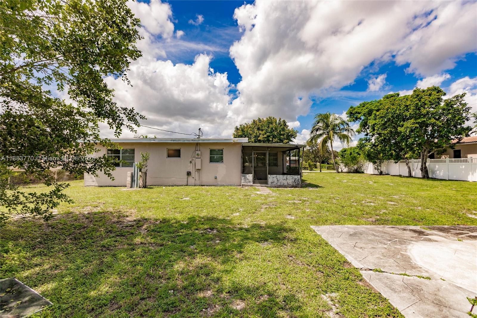 PINE CREST SUB DELRAY - Residential