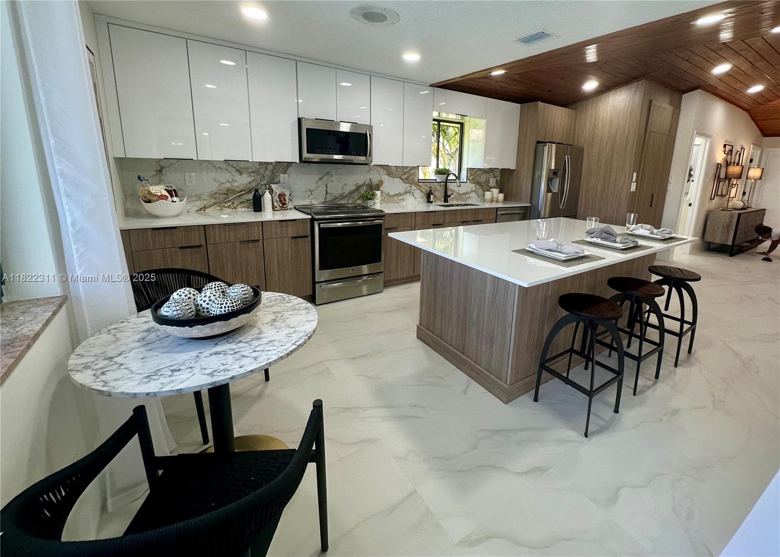 2019 NW 108th Ln