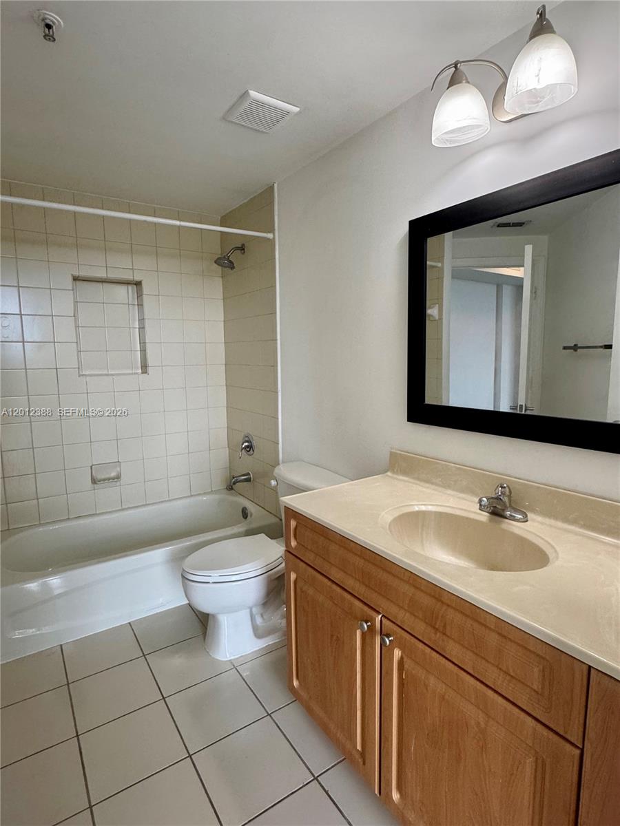 GATEWAY TO THE GROVE COND - Residential
