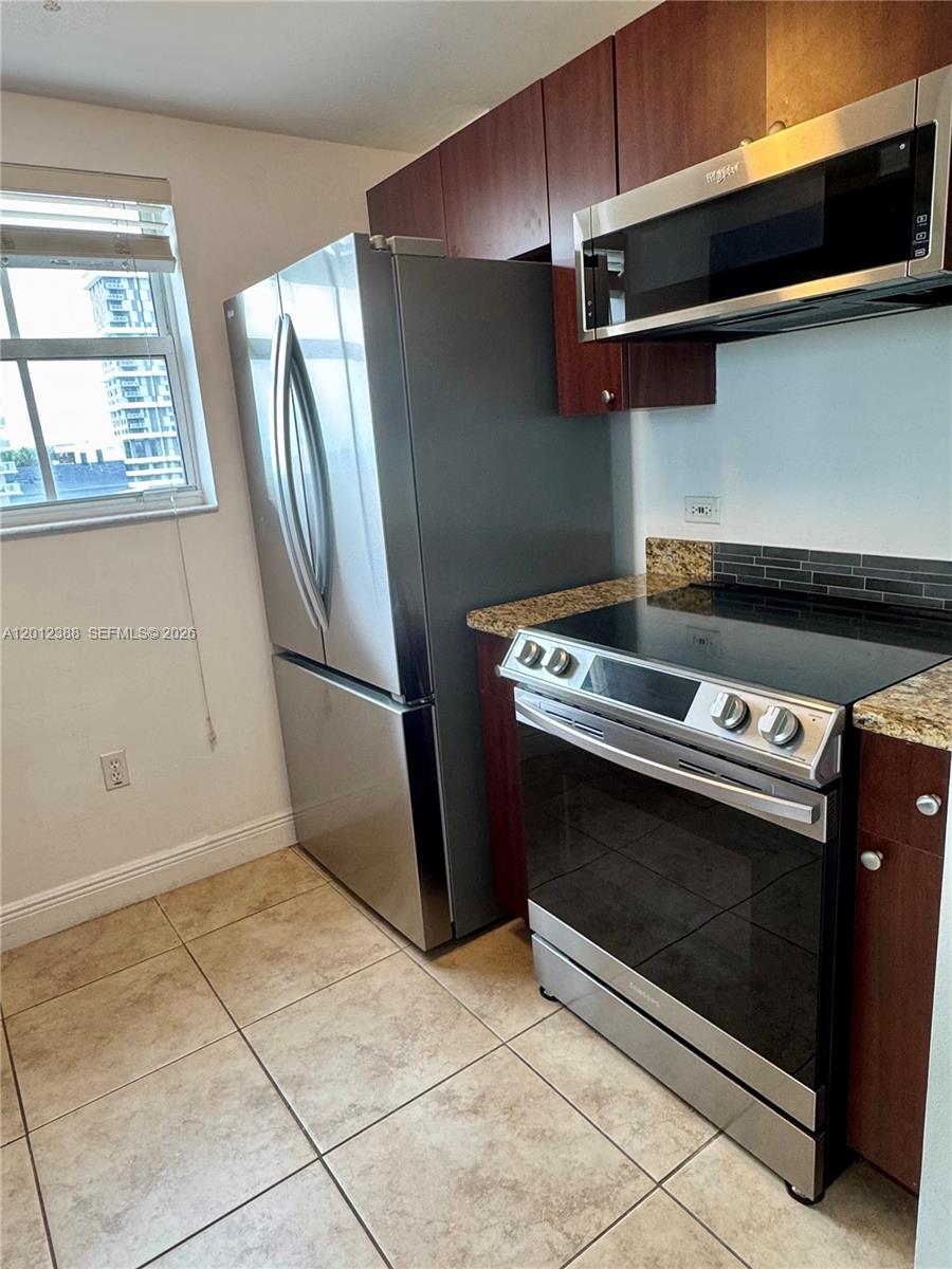 GATEWAY TO THE GROVE COND - Residential