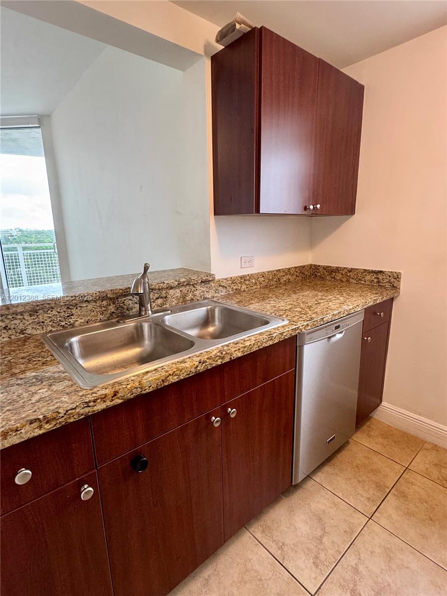 GATEWAY TO THE GROVE COND - Residential