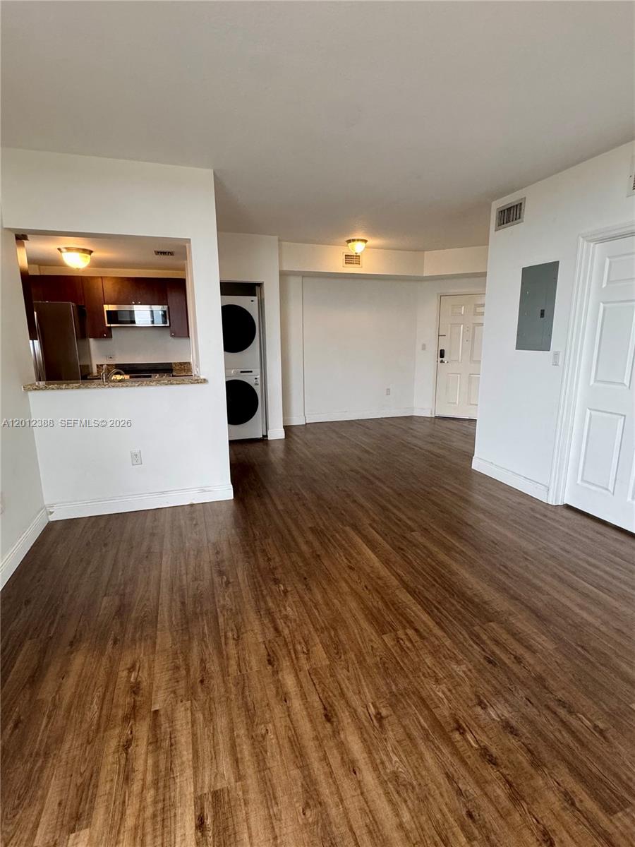 GATEWAY TO THE GROVE COND - Residential