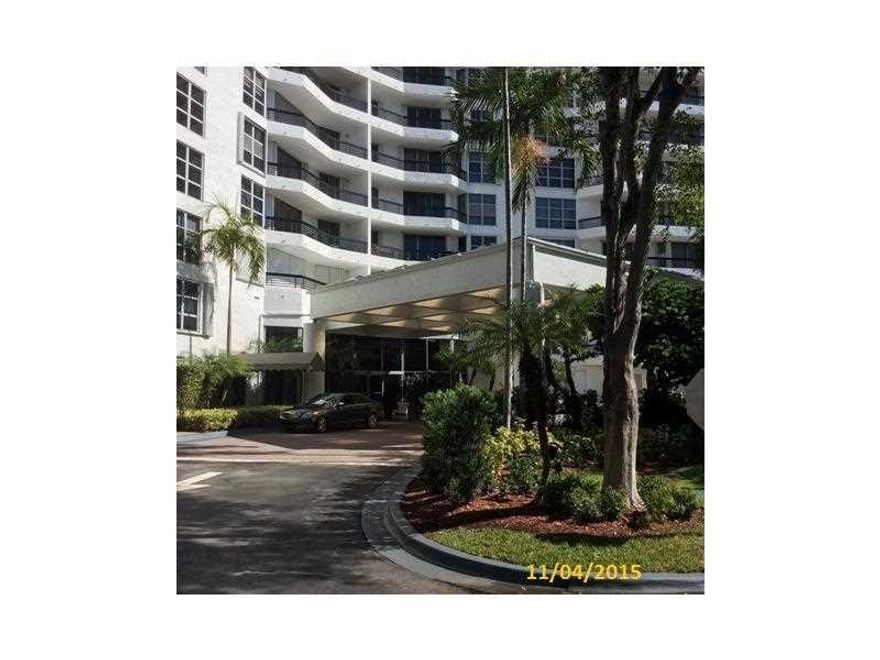 Best price at Mystic Pointe Tower 600, Two bedroom and Two Bathroom with a split floor plan, freshly painted, laminated floors throughout the entire  unit. . Great view of city, parks & the Intracoastal, new carpet floors. Building offers great amenities  & life style such as business center, pool, concierge, valet parking and tennis court. Just only 10 min to Aventura Mall and the best beaches in Sunny Isles.