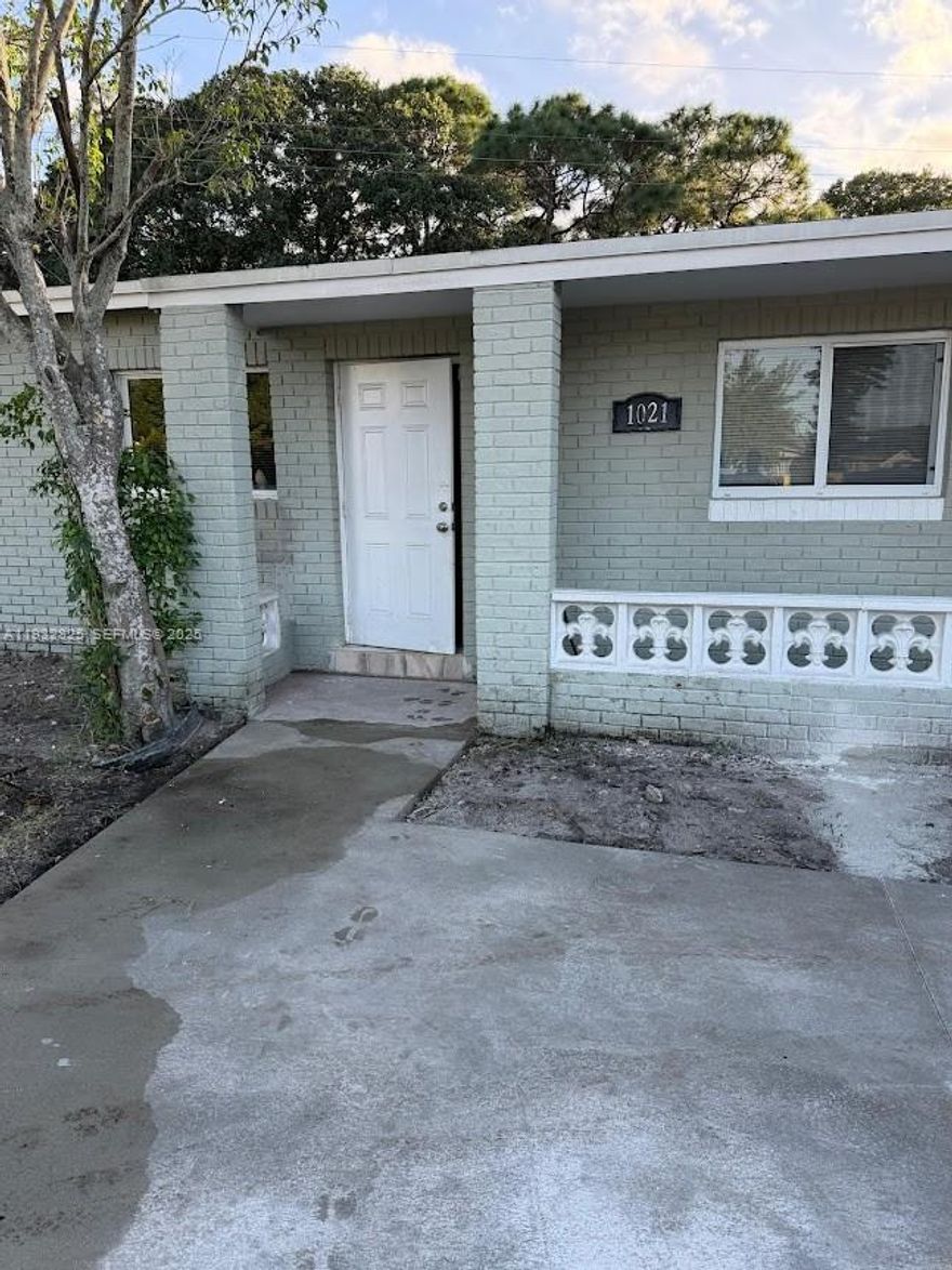 COMPLETE REMODELED 2 BDR 1 BATH UNIT OFFERING PERFECT BALANCE OF CONFORT, SPACE AND CONVENIENCE. PEACEFUL NEIGHBORHOOD. EASY ACCESS TO HIGHWAYS. READY TO MOVE INMEDIATELLY. NO ASSOCIATION. ELECTICITY, WATER & TRASH ARE INCLUDED FOR ADDITIONAL $ 100 PER MONTH. Copy of IDs.Police and credit report, tenant history, proof of income for all adults.