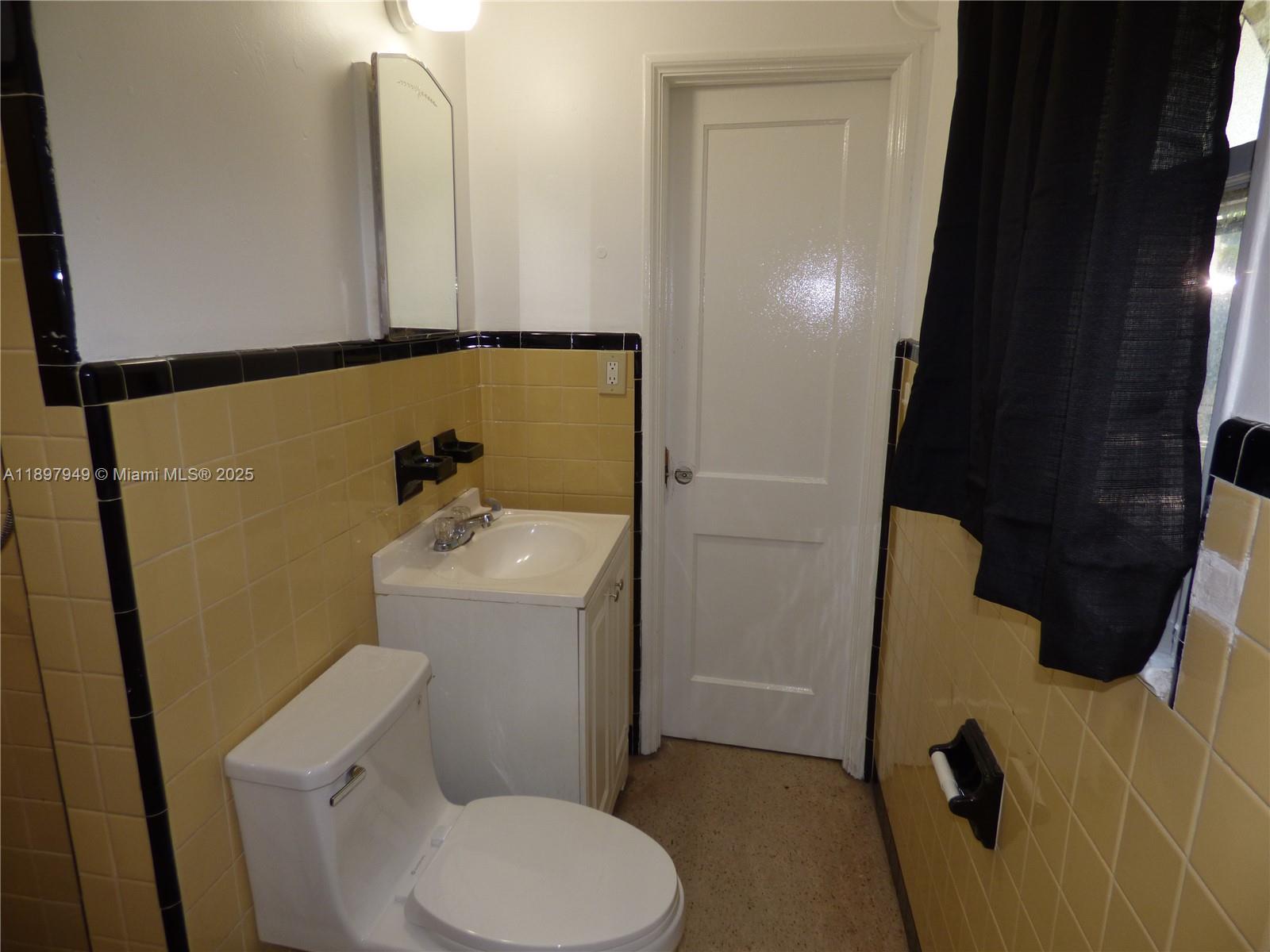 HOLLYWOOD - Residential Lease
