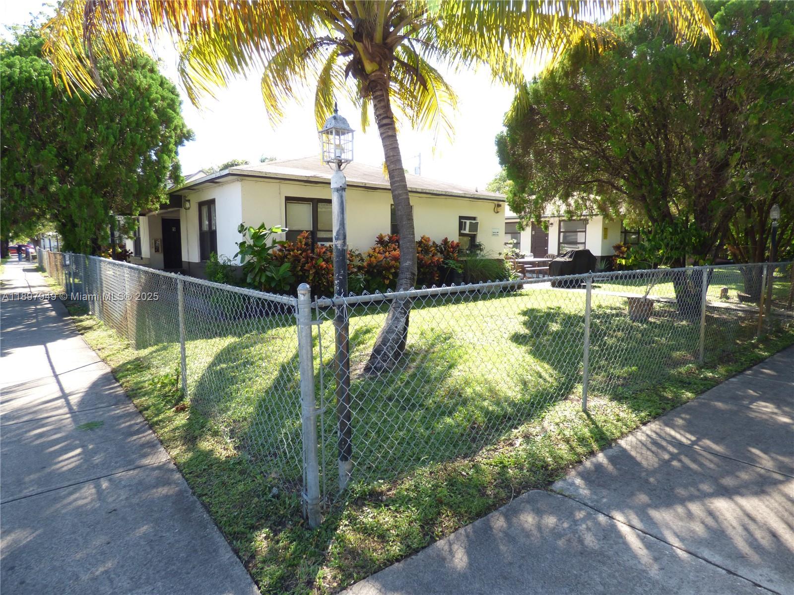 HOLLYWOOD - Residential Lease