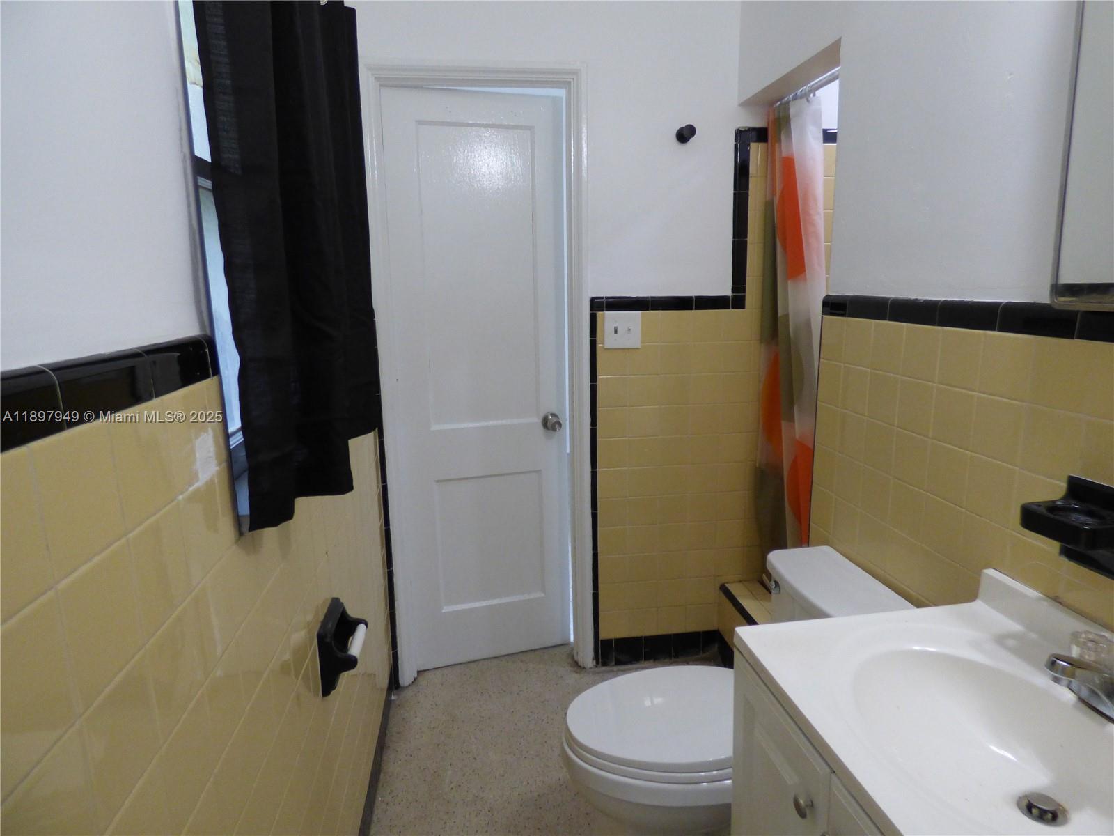 HOLLYWOOD - Residential Lease