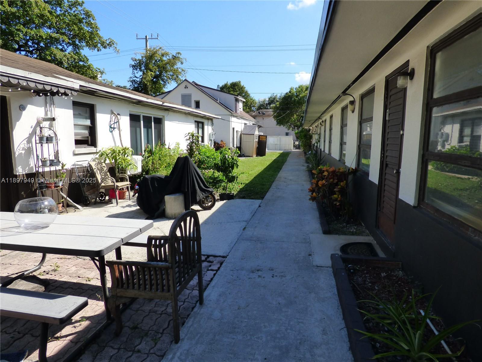 HOLLYWOOD - Residential Lease