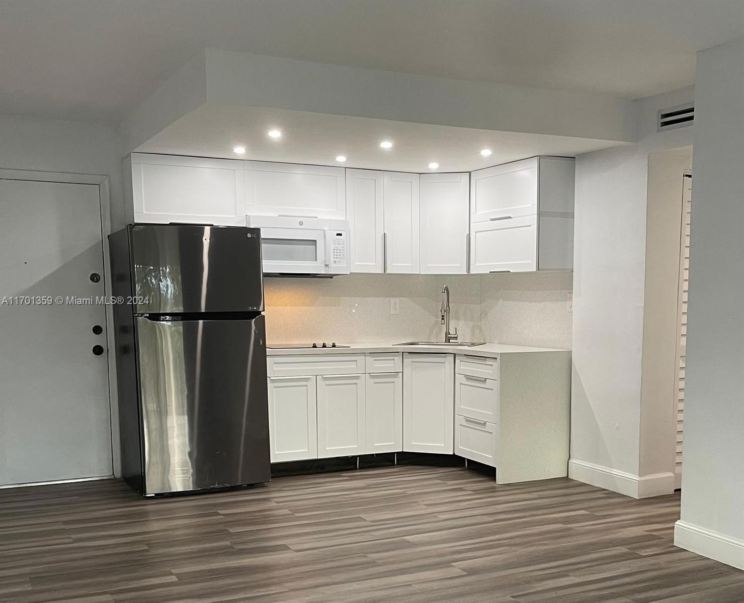 AVAILABLE FROM FEB 1ST. UNFURNISHED. Third Floor, 2 bedrooms 1 bath apartment. Perfectly located near major highways and the airport. It's a 750 SF unit with gated parking (1 assigned parking spot). The apartment has been fully renovated. Stainless steel appliances and vinyl flooring. There is a laundry room in the facilities. NO PETS by condo rules. Quiet condominium on the canal offering the best location for easy commuting, it is 3 minutes drive from Miami International Airport.