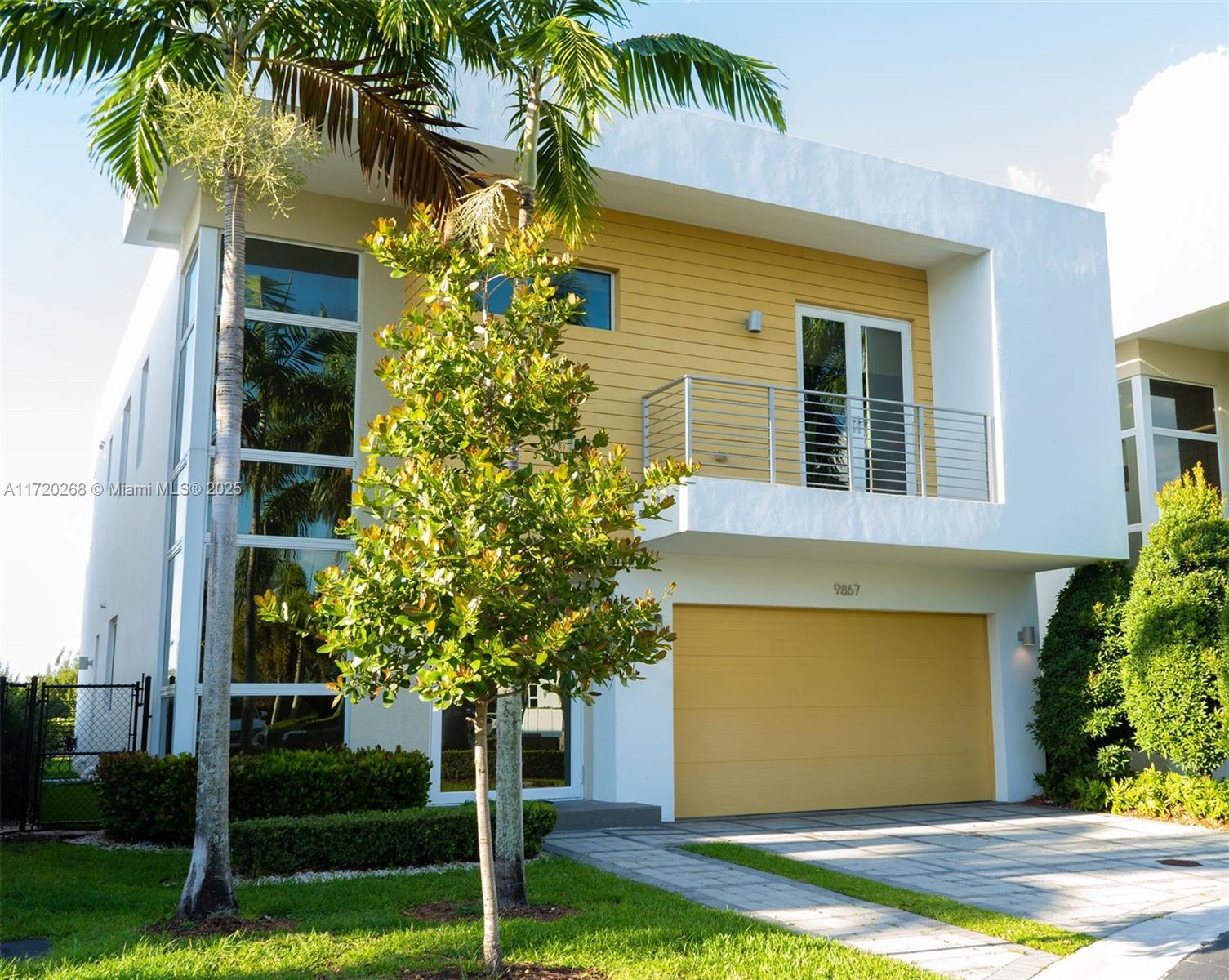 9867 Nw 75th Ter 9867, Doral, Miami-Dade County, Florida - 5 Bedrooms  
5 Bathrooms - 