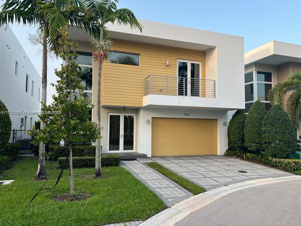 9867 Nw 75th Ter 9867, Doral, Miami-Dade County, Florida - 5 Bedrooms  
5 Bathrooms - 