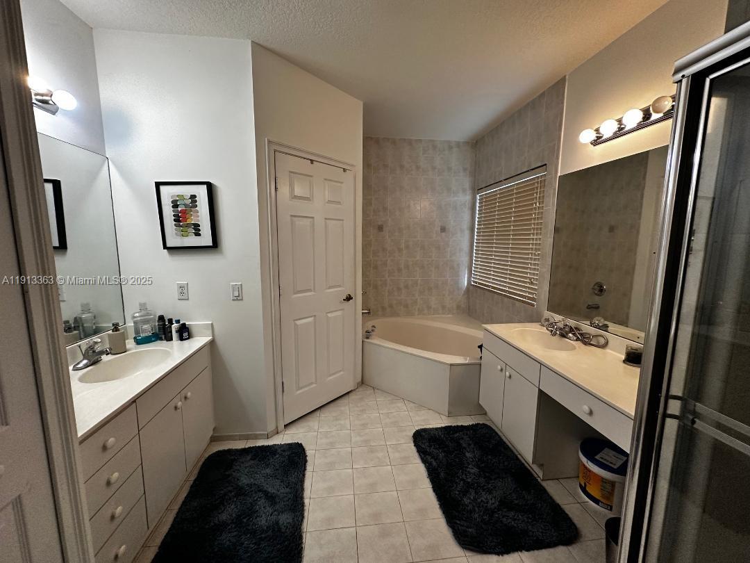 DORAL MEADOWS 1ST ADDN - Residential Lease