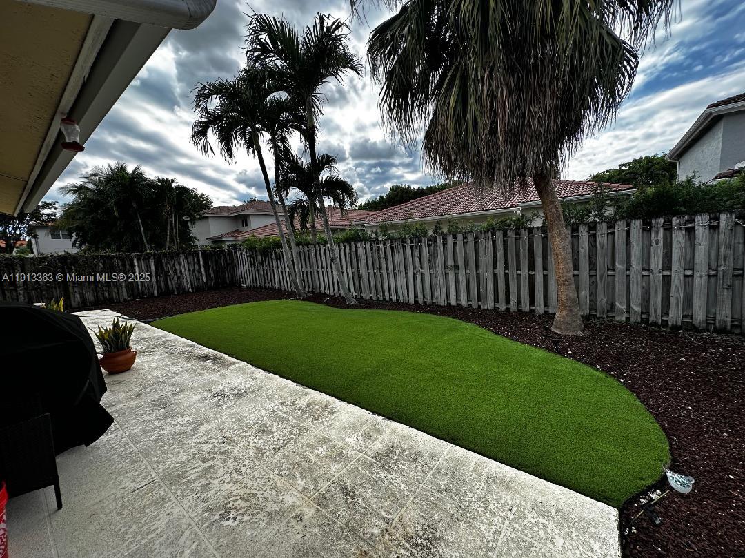 DORAL MEADOWS 1ST ADDN - Residential Lease