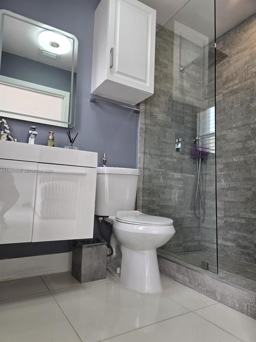 IMPERIAL VILLAS AT IMPERI - Residential