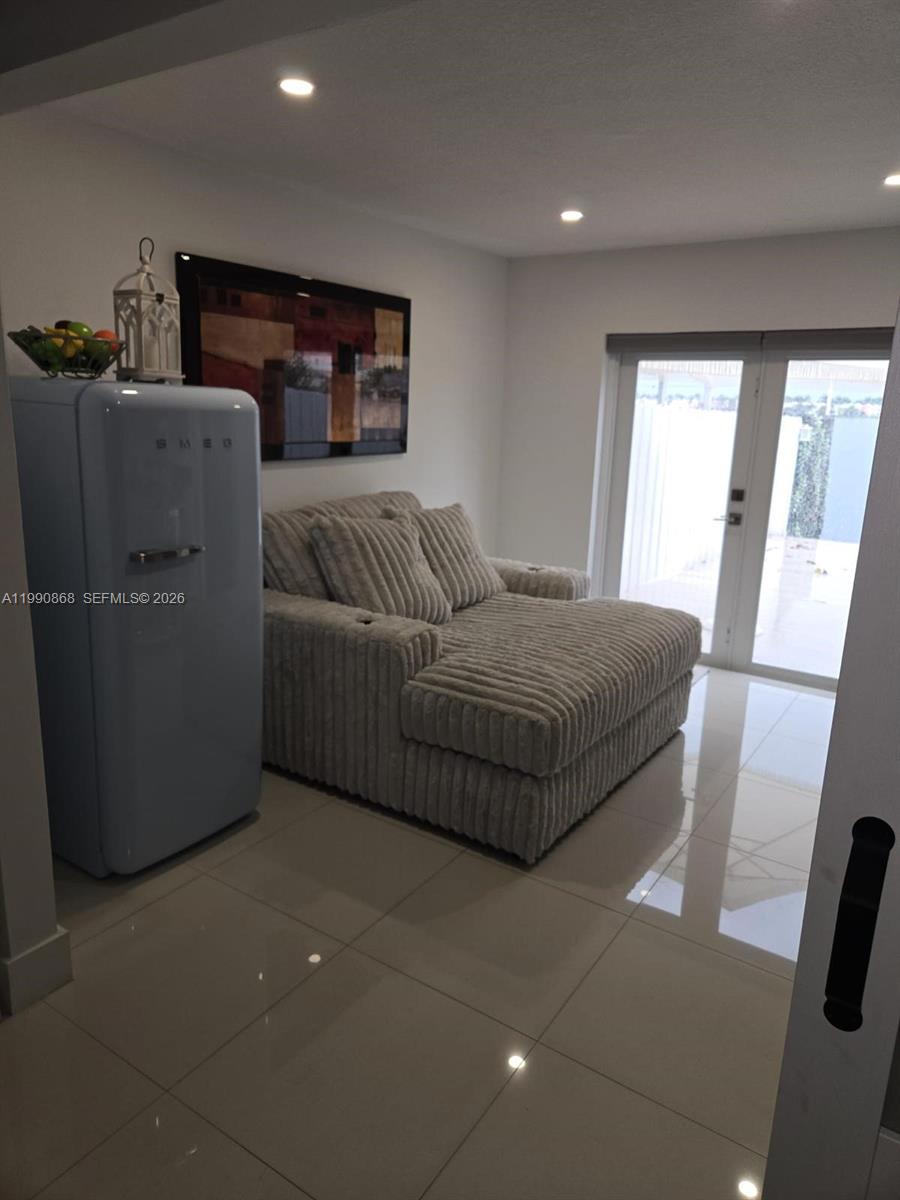 IMPERIAL VILLAS AT IMPERI - Residential