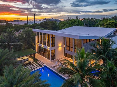 521 Holiday Dr Hallandale Beach FL 33009