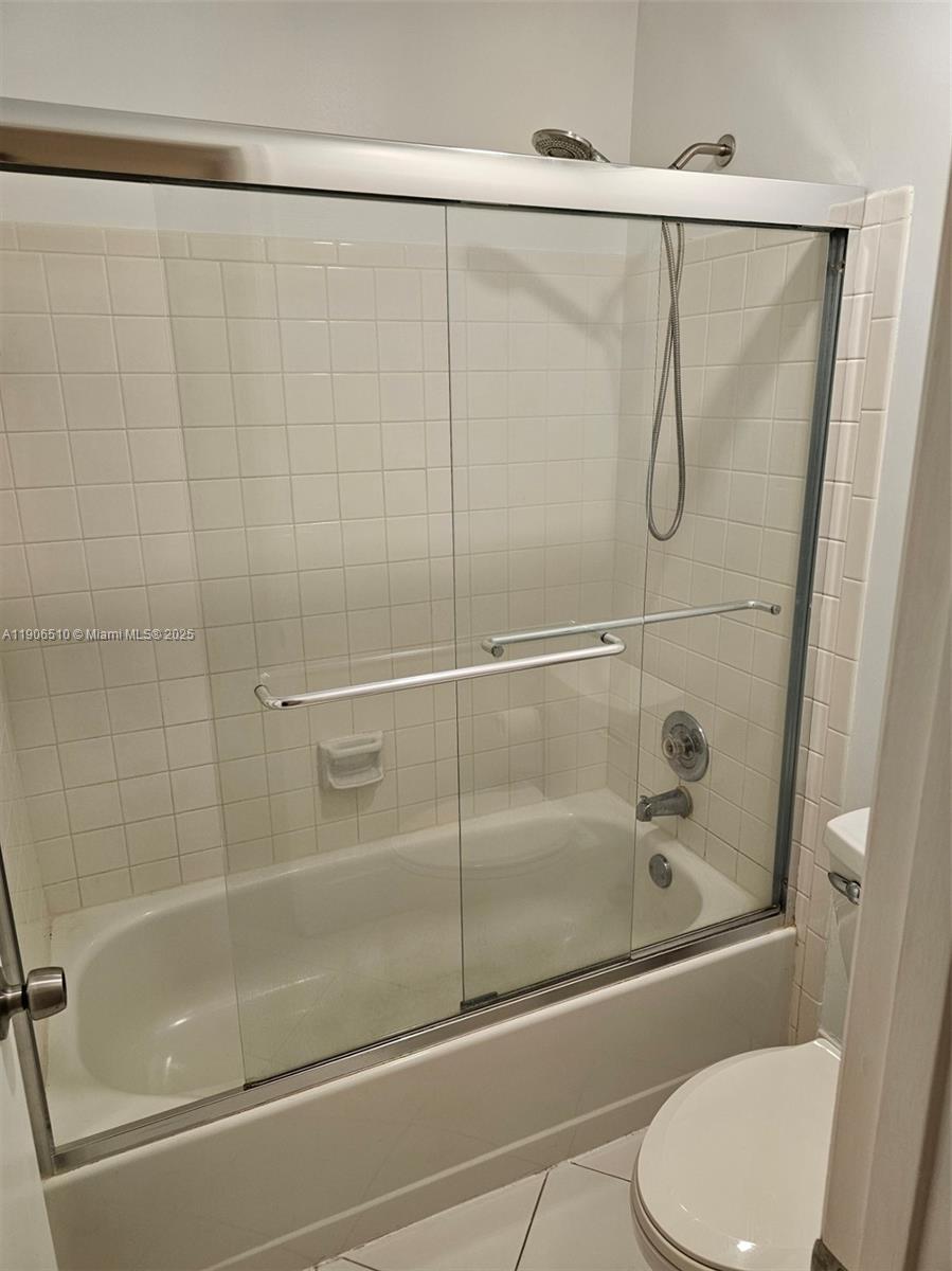 COURTYARDS AT BOCA I - Residential Lease