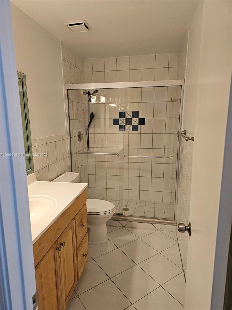 COURTYARDS AT BOCA I - Residential Lease