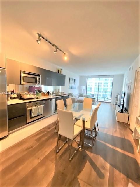 31 SE 6TH ST 2404 Miami FL 33131