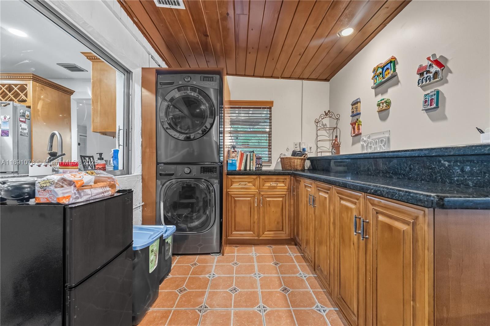 SAN SEBASTIAN UNIT NO 5 - Residential