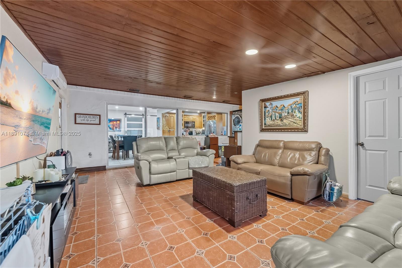 SAN SEBASTIAN UNIT NO 5 - Residential