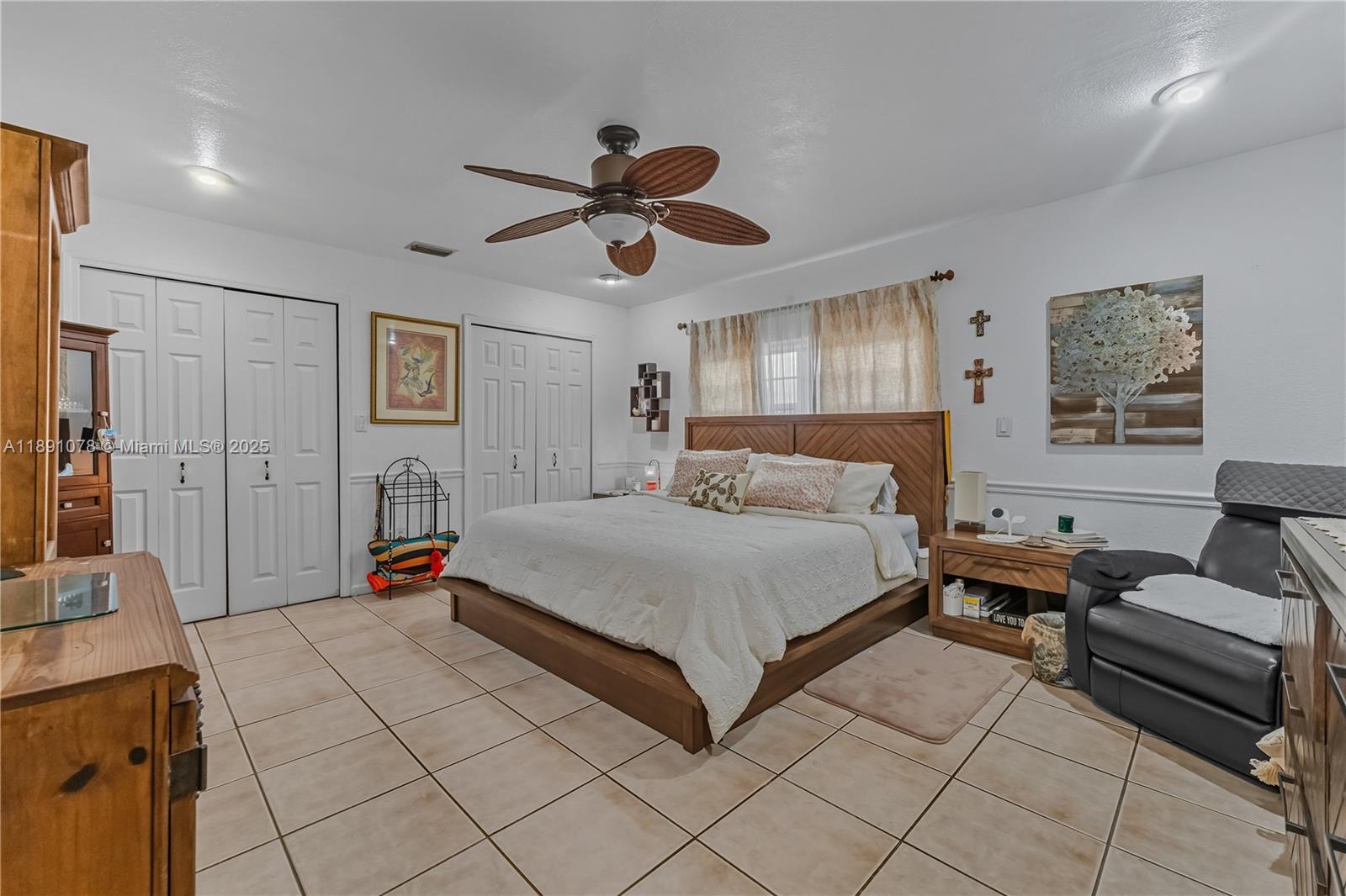SAN SEBASTIAN UNIT NO 5 - Residential