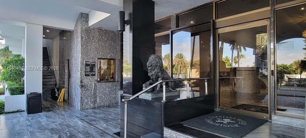 5401 Collins Ave 214